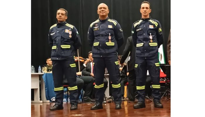 Guaraniaçu – Bombeiros Comunitários são condecorados pela Academia de Medalhística Cívico Militar do Brasil